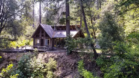 211 Lost Bridge Rd, Lewiston, CA 96052
