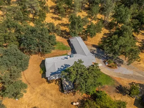 View/Area - 8933 Simmons Rd, Redding, CA 96001 photo 3 of 14
