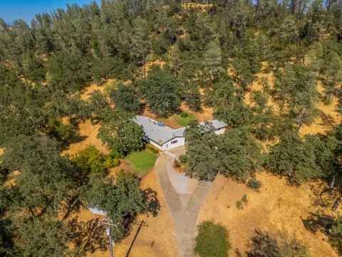 View/Area - 8933 Simmons Rd, Redding, CA 96001 photo 5 of 14