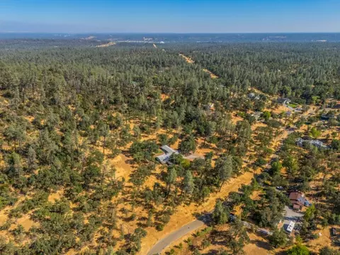 View/Area - 8933 Simmons Rd, Redding, CA 96001 photo 12 of 14