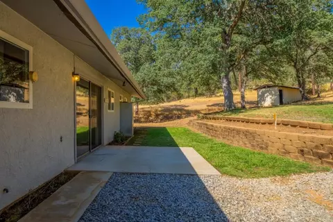 Exterior - 8933 Simmons Rd, Redding, CA 96001 photo 10 of 13
