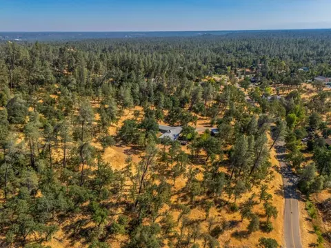 View/Area - 8933 Simmons Rd, Redding, CA 96001 photo 11 of 14