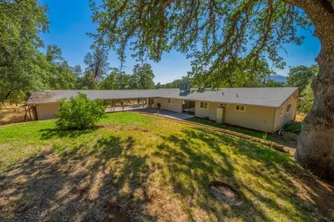 Exterior - 8933 Simmons Rd, Redding, CA 96001 photo 8 of 13