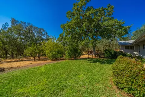 Exterior - 8933 Simmons Rd, Redding, CA 96001 photo 4 of 13