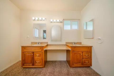 Bath - 8933 Simmons Rd, Redding, CA 96001 photo 1 of 4