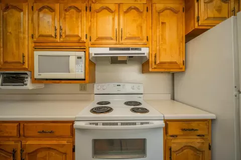 Kitchen - 8933 Simmons Rd, Redding, CA 96001 photo 3 of 3