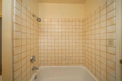 Bath - 8933 Simmons Rd, Redding, CA 96001 photo 4 of 4