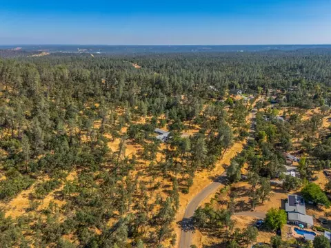 View/Area - 8933 Simmons Rd, Redding, CA 96001 photo 13 of 14