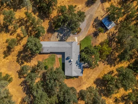 View/Area - 8933 Simmons Rd, Redding, CA 96001 photo 2 of 14