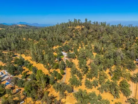 View/Area - 8933 Simmons Rd, Redding, CA 96001 photo 6 of 14
