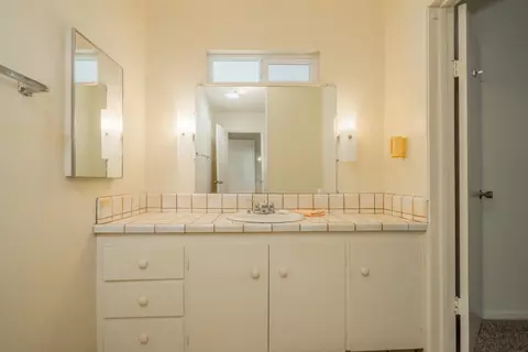Bath - 8933 Simmons Rd, Redding, CA 96001 photo 3 of 4