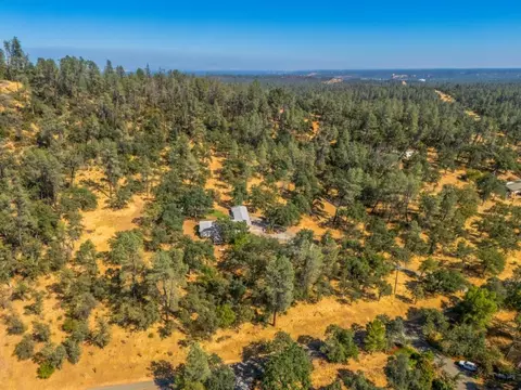 View/Area - 8933 Simmons Rd, Redding, CA 96001 photo 9 of 14
