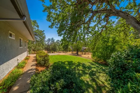 Exterior - 8933 Simmons Rd, Redding, CA 96001 photo 5 of 13