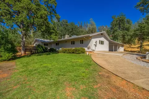 Exterior - 8933 Simmons Rd, Redding, CA 96001 photo 2 of 13