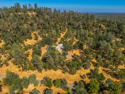View/Area - 8933 Simmons Rd, Redding, CA 96001 photo 8 of 14