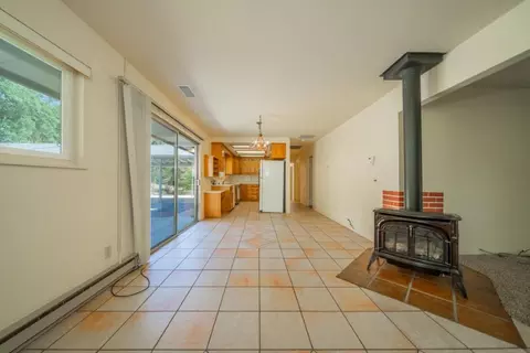 Living - 8933 Simmons Rd, Redding, CA 96001 photo 3 of 4