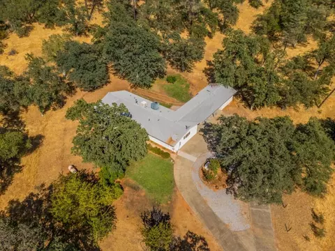 View/Area - 8933 Simmons Rd, Redding, CA 96001 photo 4 of 14