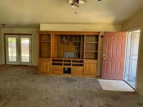Living - 2620 Irwin Rd, Redding, CA 96002 photo 2 of 3