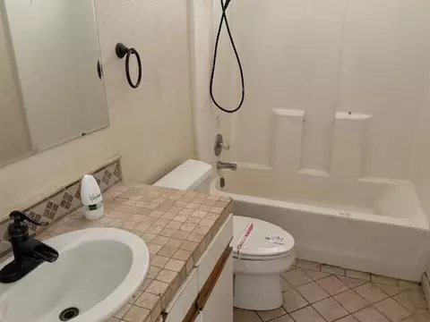 Bath - 2620 Irwin Rd, Redding, CA 96002 photo 1 of 3