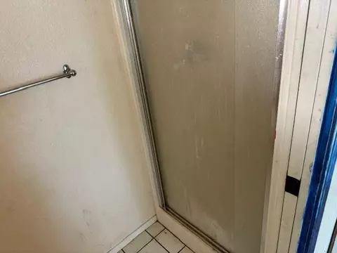 Bath - 2620 Irwin Rd, Redding, CA 96002 photo 3 of 3