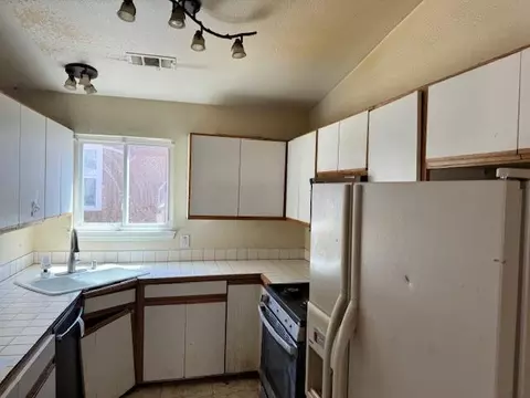 Kitchen - 2620 Irwin Rd, Redding, CA 96002 photo 1 of 1