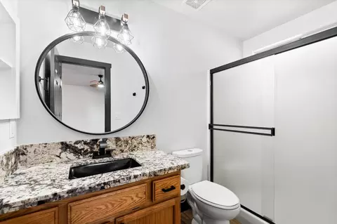 Bath - 1541 Imperial Dr, Redding, CA 96003 photo 1 of 2