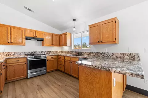 Kitchen - 1541 Imperial Dr, Redding, CA 96003 photo 3 of 4