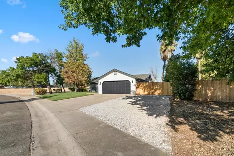 Exterior - 1541 Imperial Dr, Redding, CA 96003 photo 7 of 7
