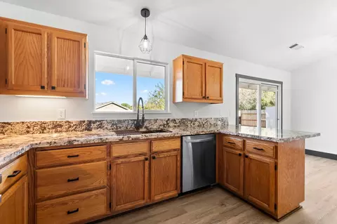 Kitchen - 1541 Imperial Dr, Redding, CA 96003 photo 4 of 4