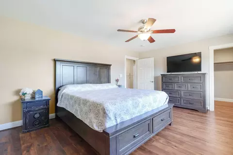 Bedroom - 13105 Bear Mountain Rd, Redding, CA 96003 photo 2 of 12