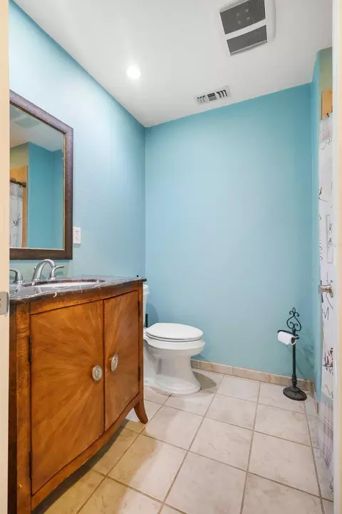 Bath - 13105 Bear Mountain Rd, Redding, CA 96003 photo 6 of 8
