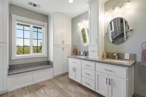 Bath - 13105 Bear Mountain Rd, Redding, CA 96003 photo 3 of 8