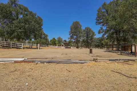 Exterior - 13105 Bear Mountain Rd, Redding, CA 96003 photo 20 of 28