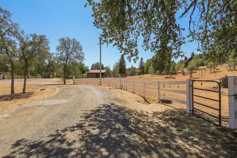 Exterior - 13105 Bear Mountain Rd, Redding, CA 96003 photo 26 of 28