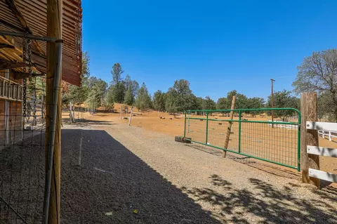 Exterior - 13105 Bear Mountain Rd, Redding, CA 96003 photo 16 of 28