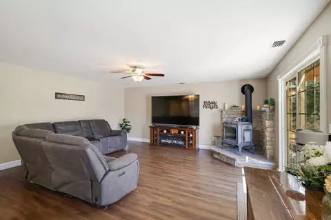 Living - 13105 Bear Mountain Rd, Redding, CA 96003 photo 1 of 2