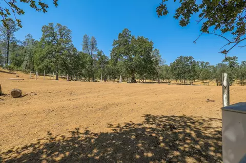 Exterior - 13105 Bear Mountain Rd, Redding, CA 96003 photo 21 of 28