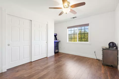 Bedroom - 13105 Bear Mountain Rd, Redding, CA 96003 photo 5 of 12