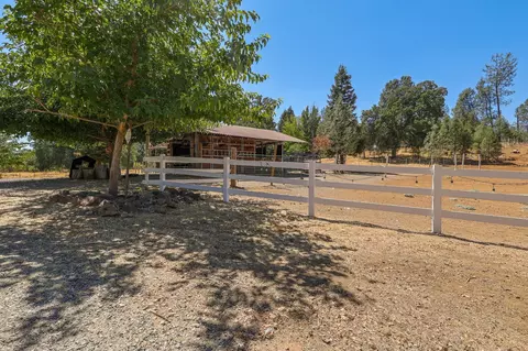 Exterior - 13105 Bear Mountain Rd, Redding, CA 96003 photo 22 of 28