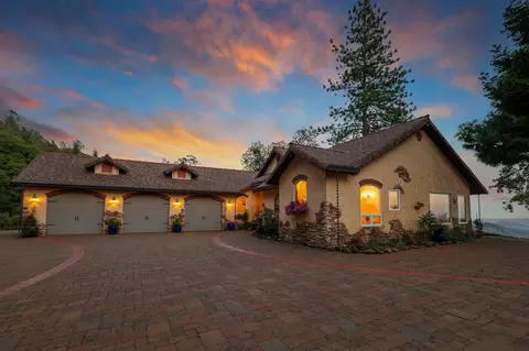19300 Mountain Maple Rd, Lakehead, CA 96051