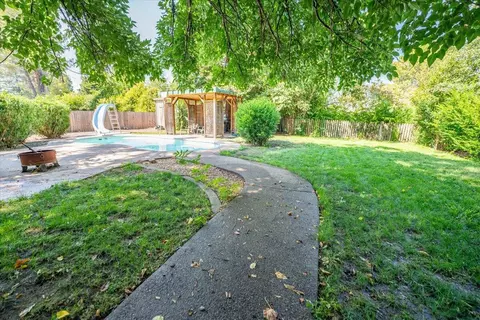 Exterior - 308 Tourmaline Way, Redding, CA 96003 photo 10 of 29
