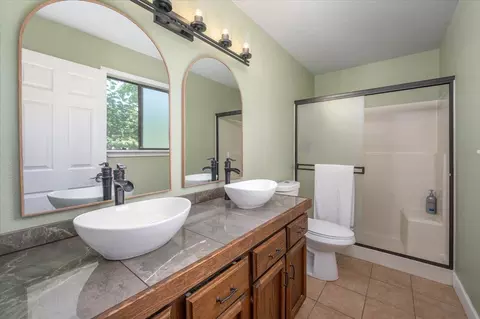 Bath - 308 Tourmaline Way, Redding, CA 96003 photo 1 of 4