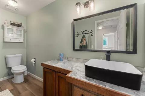 Bath - 308 Tourmaline Way, Redding, CA 96003 photo 2 of 4
