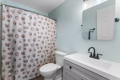 Bath - 308 Tourmaline Way, Redding, CA 96003 photo 4 of 4