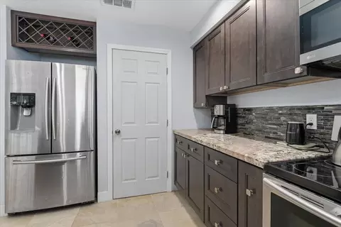Kitchen - 308 Tourmaline Way, Redding, CA 96003 photo 5 of 6