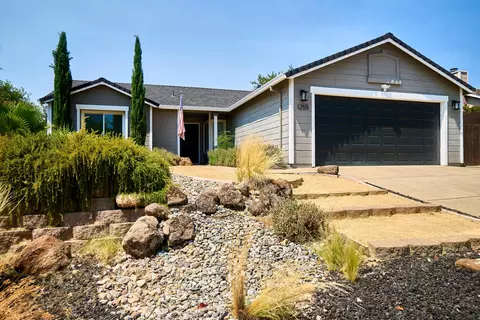 1255 Grouse Dr, Redding, CA 96003