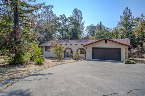 15701 Ranchland Dr, Redding, CA 96001
