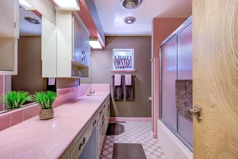 Bath - 2501 Shasta St, Redding, CA 96001 photo 8 of 10