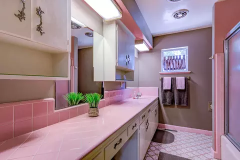 Bath - 2501 Shasta St, Redding, CA 96001 photo 7 of 10