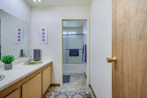 Bath - 2501 Shasta St, Redding, CA 96001 photo 2 of 10